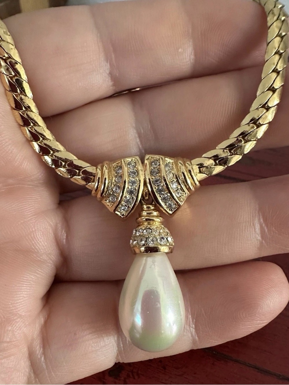 Vintage Christian Dior Teardrop Pearl Dangle Rhinestone Knot Gold Chain Necklace - Picture 6 of 9